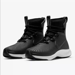 Nike Boys Binzie Boot Black & White Size 5Y NWOT